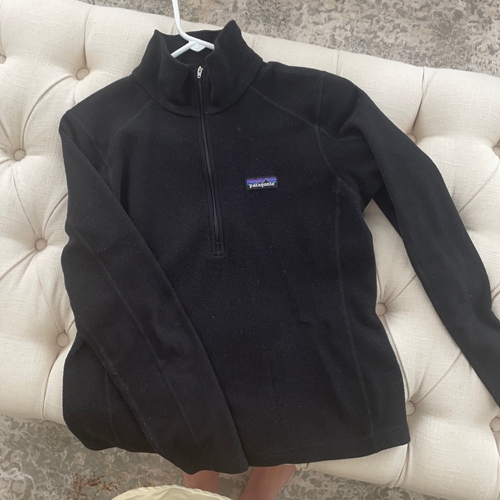 Small Patagonia half zip